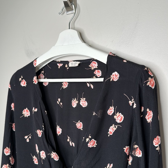 Brandy Melville John Galt Black Floral Coco Wrap Blouse - Picture 5 of 13